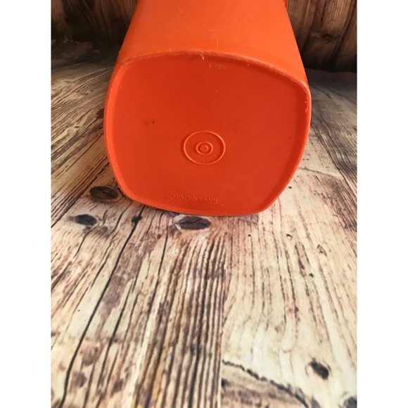 Vintage 70’s tangerine orange Tupperware canister with lid. - Picture 4 of 6